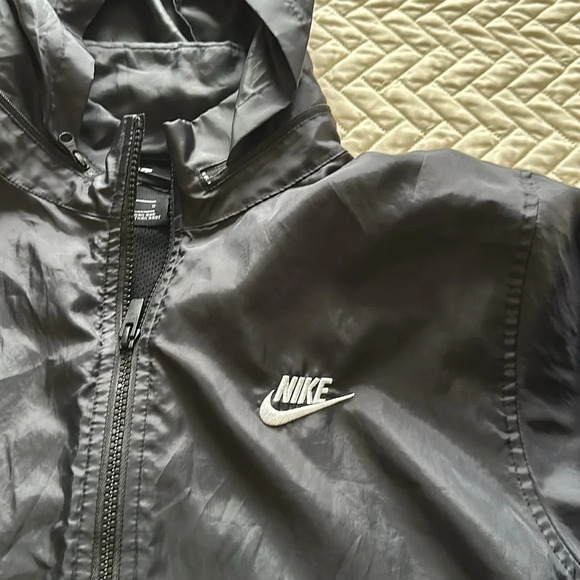 Nike - Picture 3 of 6